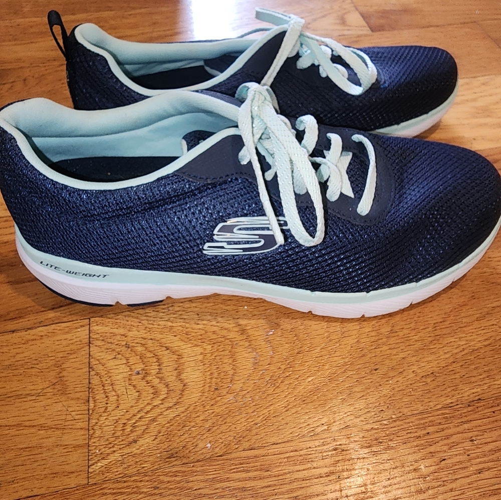 Skechers Dark Blue and Light Blue Athletic Shoes Size 8.5